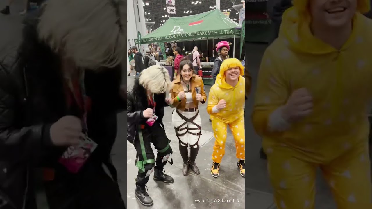 It’s the final braincell #shorts #anime #manga #cosplay #attackontitan #aot #comiccon