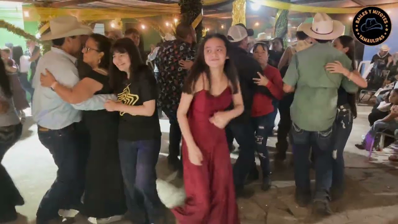 Bailando Huapango en Ejido El Gavilán,Mpio De San Carlos Tamaulipas
