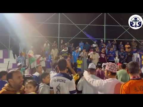 لحظة الاحتفال بالتتويج ببطولة نادي الرستاق لقدامى اللاعبين 2022 مع الجماهير 