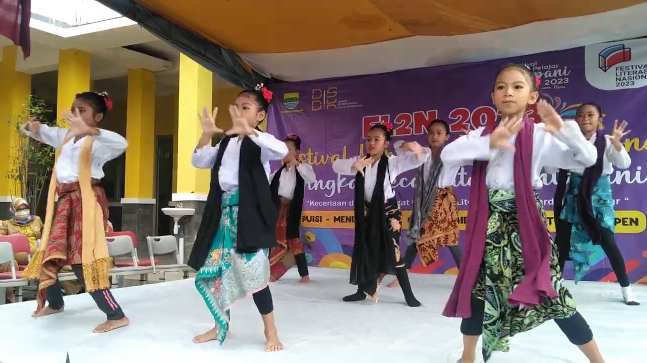 Tari goyang karawang siswa kelas 3 SDN 248 Sindangsari Bandung