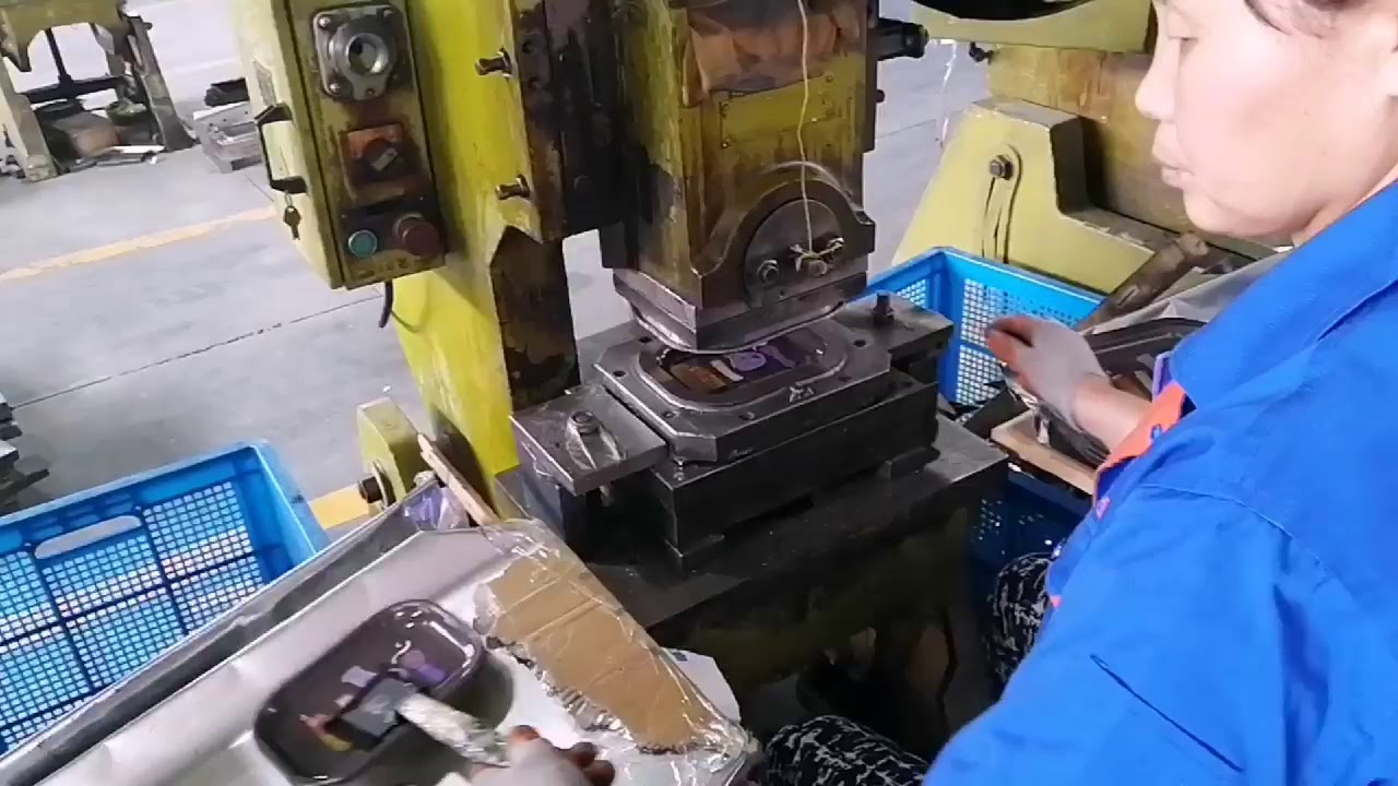 How to do custom metal rolling trays in bulk in a factory?