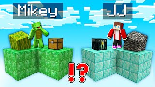 Mikey EMERALD vs JJ DIAMOND RICH SKYBLOCK ! Survival Battle ! - Minecraft (Maizen)