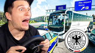 Ich fahre die deutsche NATIONALMANNSCHAFT zum Flughafen! ✪ Fernbus Simulator mit Lenkrad screenshot 3