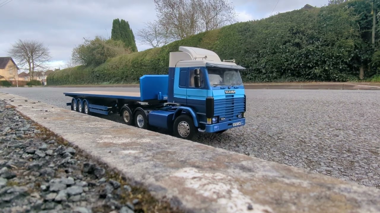 1/14 Scania with tag lift axle