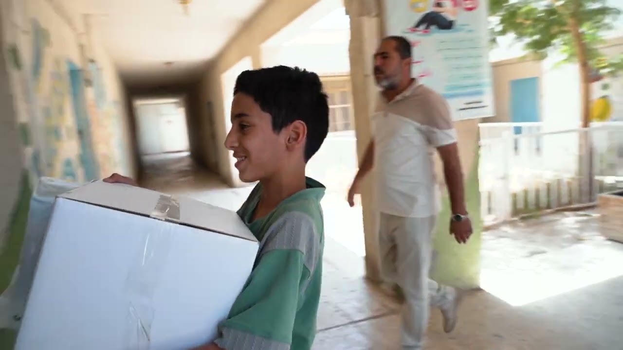 مصرف الرافدين ... توزيع كسوة عيد الأضحى على تلاميذ مدرسة الفرح وعدد من عوائل الشهداء والجرحى