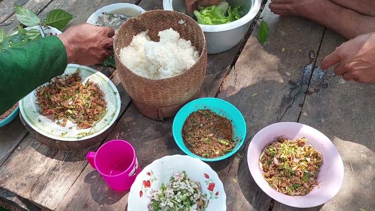 กินข้าวก้อยปรา สามัคคีแชบ #ชนบทลาว 