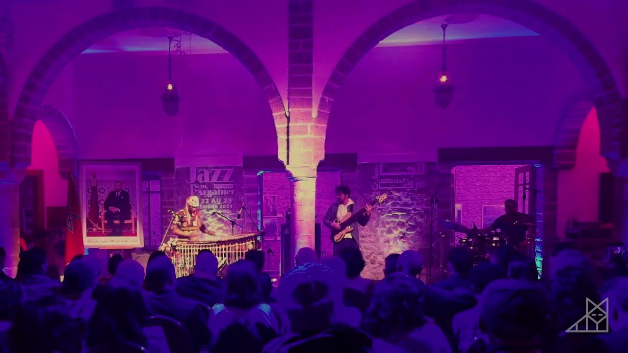 Aly Keïta Trio "Adjamé Street" (live fragment)