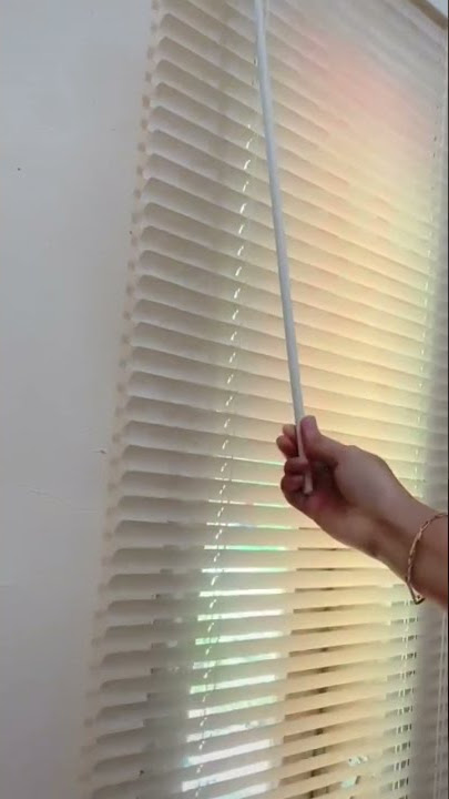 Praktis Tirai Jendela Dengan Venetian Blinds