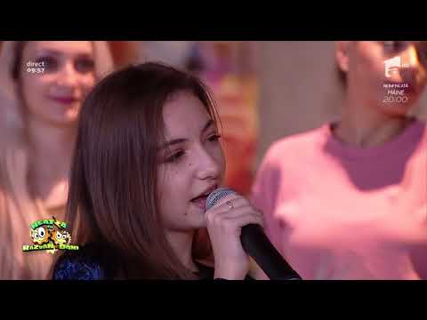 Elena Hasna ne-a vizitat la Neatza și ne-a povestit despre cum se împarte între școală și carieră