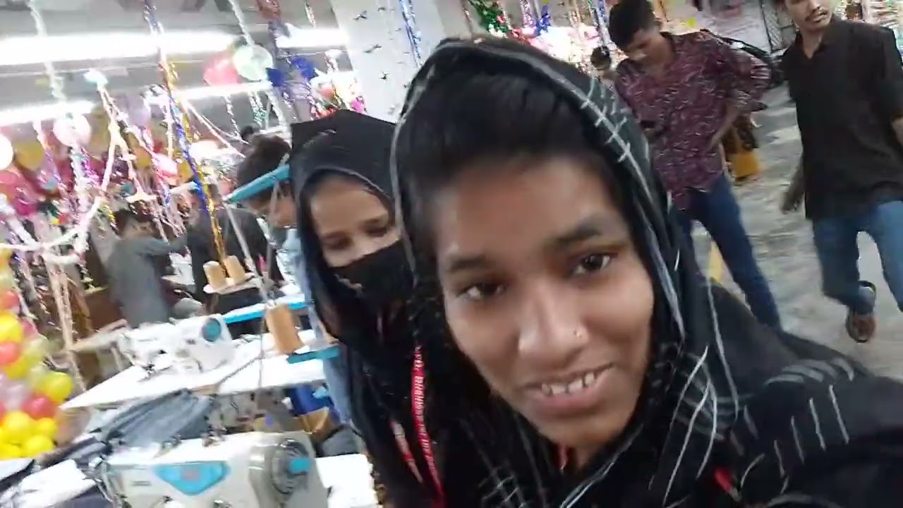 ঠোঁট ফ্যাক্টরিতে যখন অনুষ্ঠান হয় জানুয়ারি 