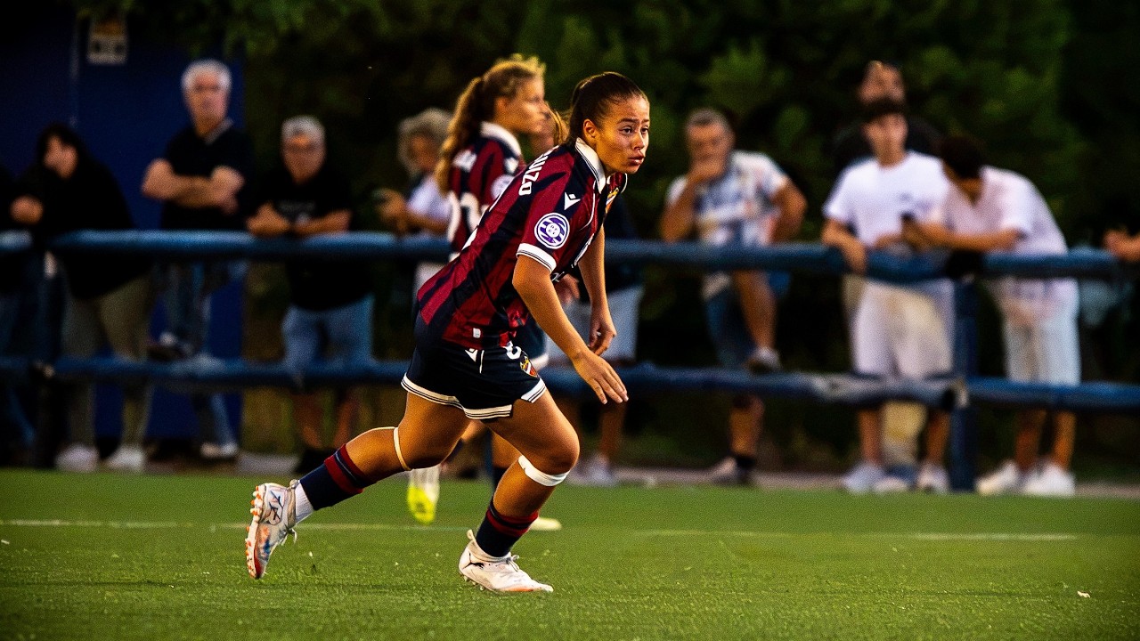 Cris Melguizo, jugadora del Levante UD Femenino B, vuelve al terreno de juego 350 días después