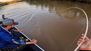 PESCARIA BRUTA , um dos Peixes mais Forte do Rio Dourado !!!
