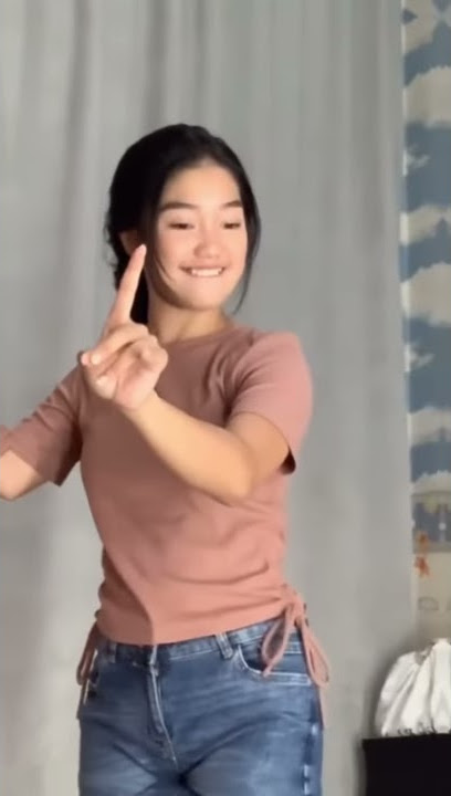VIRAL TIK TOK GOYANGAN CHIKA KIKU TERNGIANG NGIANG