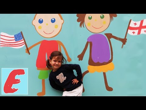 ემილია საბავშვო ბაღში, ვთამაშობთ ბავშვებთან ერთად