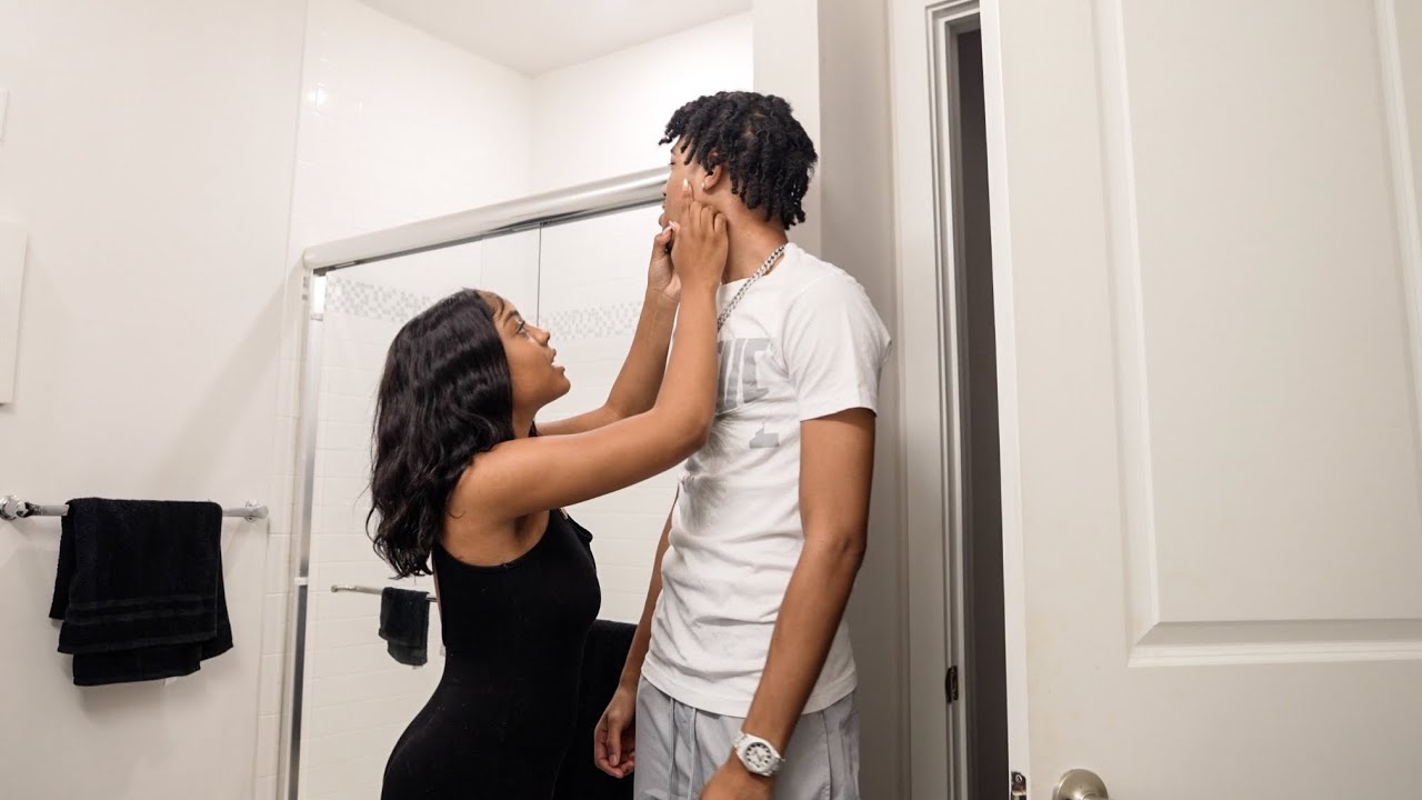 HAVING ANOTHER GIRLS LIP GLOSS ON MY CHEEK TO GET JAYDA REACTION🫢... *She Got Mad*