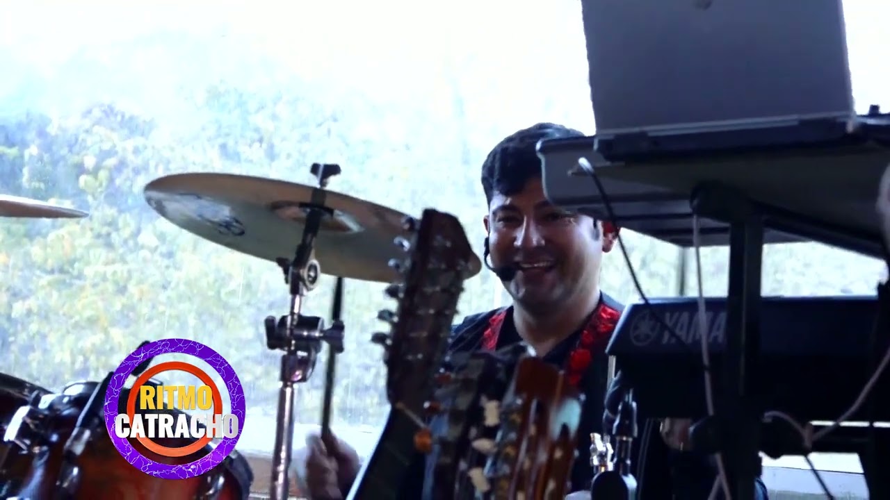 LA CHONA LOS HALCONES EN VIVO EN RITMO CATRACHO