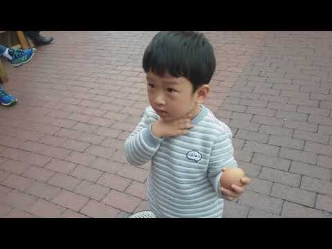 A kid listen to music 음악감상 중인 아이 ASMR