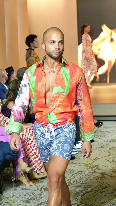 José López,  modelando para el diseñador David Antonio, colección 'Fuego ' #internacional model