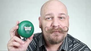 Proraso scheerzeep in een kom