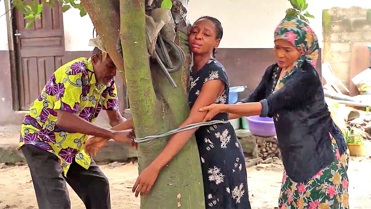 ELLE PENSAIT ELLE MALTRAITER L'ORPHELINE NE SAIT PAS ELLE LA FORMAIT POUR DEVENIR L'EPOUSE DU PRINC