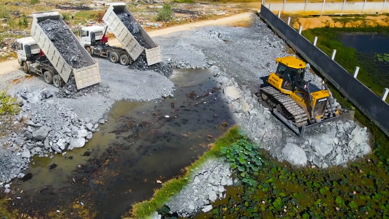 the-perfectly-dynamic-bulldozer-clearing-rock-be-the-same-level-with-12