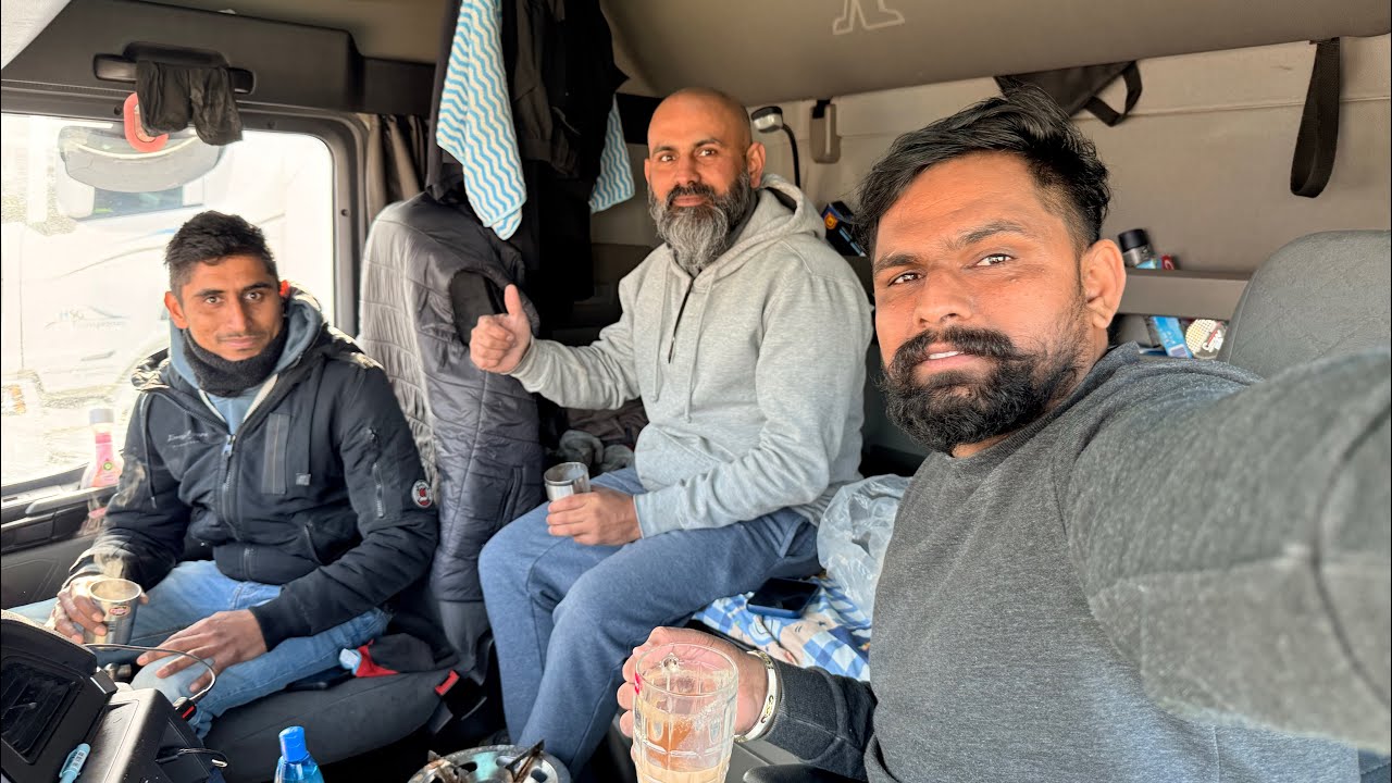 Pakistani 🇵🇰 दोस्त 😊बहुत 🤣 ज़्यादा सर्दी 🥶 है spain में 🤣 offloding 😊