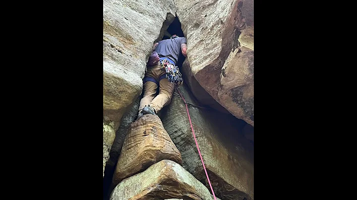 Trad Climbing "The Refrigerator" 5.8 at Pistol Ridge RRG
