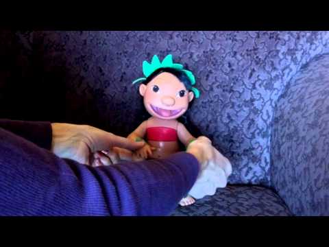 Vintage 1998 Hawaiian Dancing Musical 11\" Hula Doll