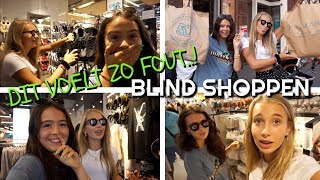 WIJ KOCHTEN BLIND EEN BACK TO SCHOOL OUTFIT! | BLINDFOLDED SHOPPING CHALLENGE!