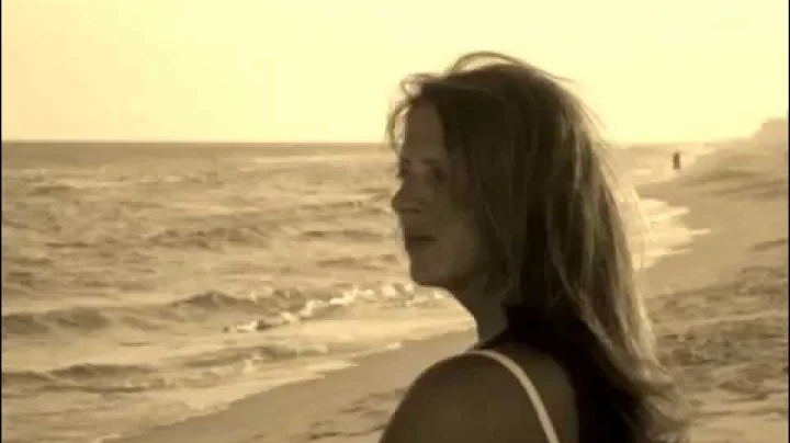 Beautiful version of O Come O Come Emmanuel: Laura...
