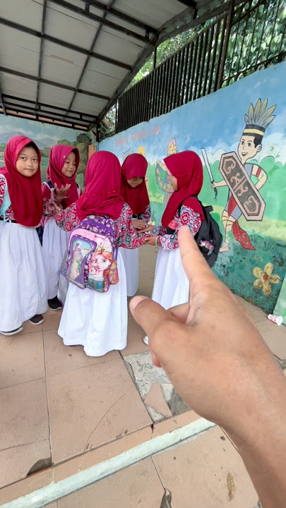 What are Anin & friends playing?