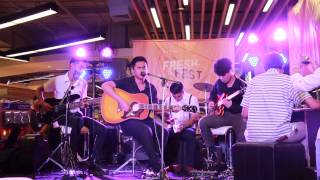 Video-Miniaturansicht von „the whitest crow - เรืออับปาง Live at salmon fresh fest“