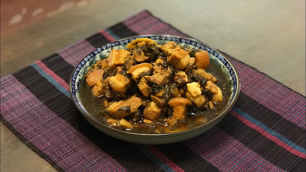 客家梅菜焖五花肉 | Mui Choi Braised Pork Belly | 海外客家 Hakka Aunty Amy - YouTube