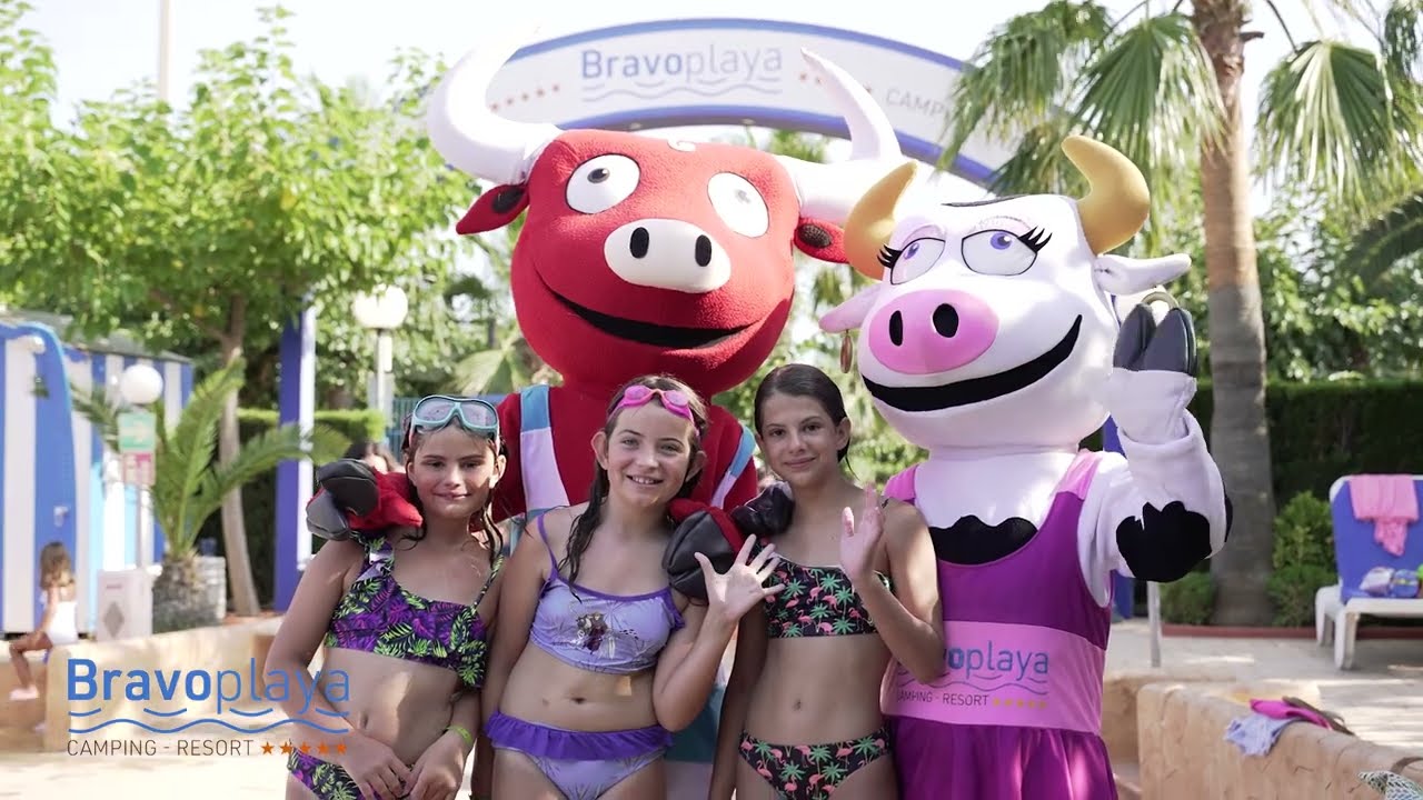 Camping Bravoplaya, playa y piscinas