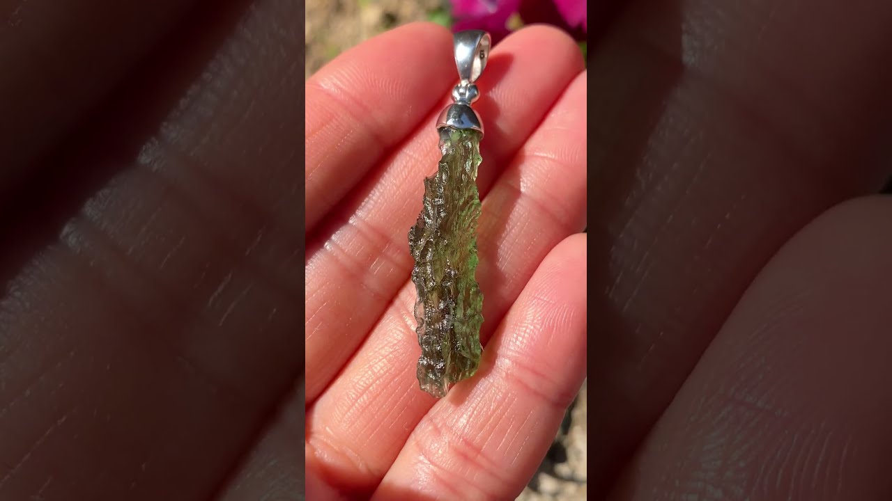スターボーン社製 モルダバイト ペンダント 天然隕石ガラス