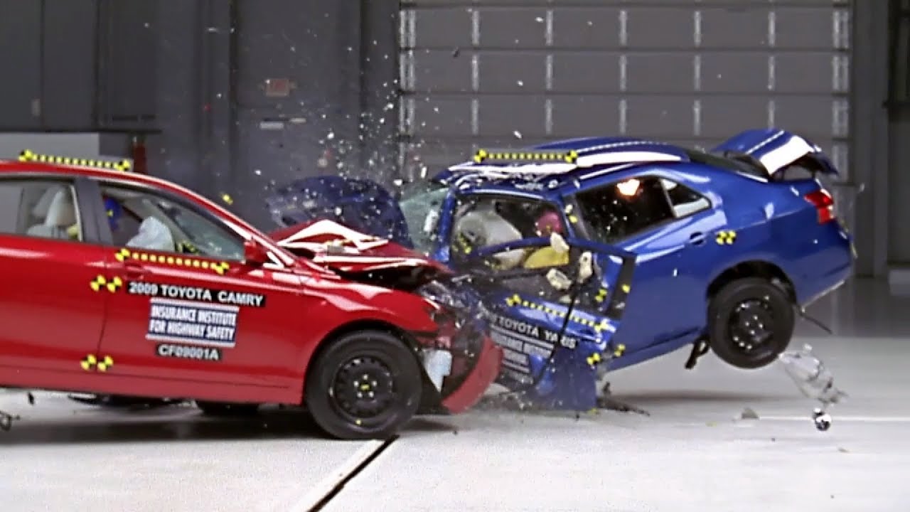 IIHS Crash Test - Toyota Camry vs Toyota Yaris - YouTube