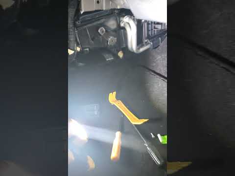 Lincoln MKC cabin filter removal trick. #automobile #Lincoln #mkc #cabinfilter