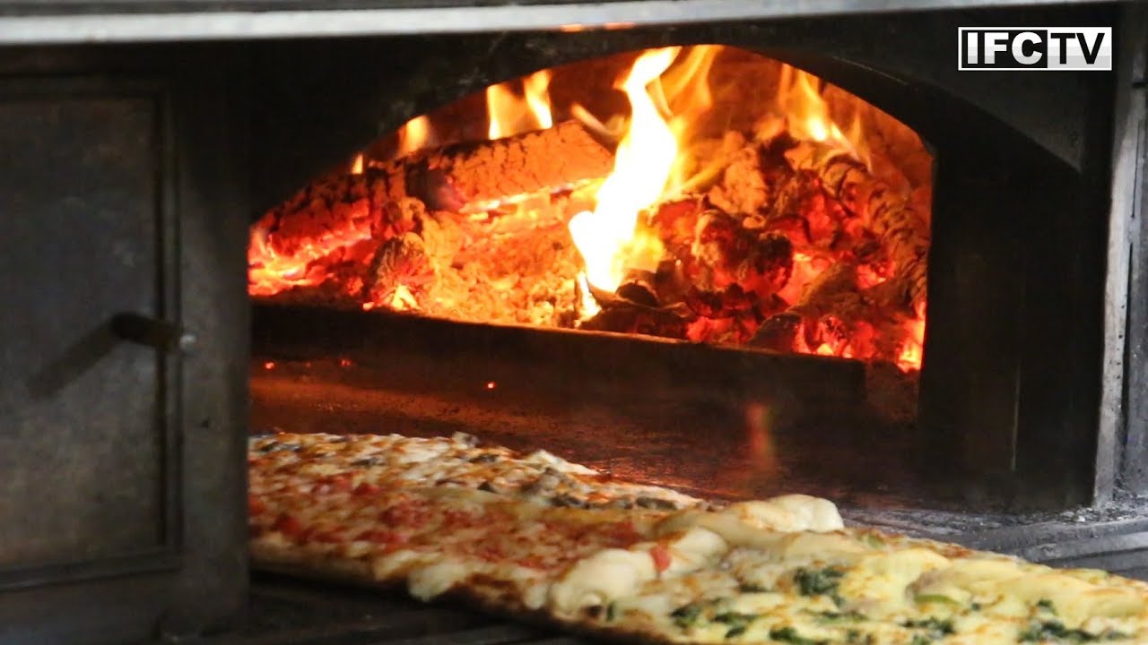 A Vico Equense è nata la Pizza a Metro YouTube A Vico Equense è nata la Pizza a Metro YouTube