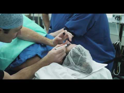 Video: Het Meisje Haatte Haar Neus En Spaarde Honderdduizenden Roebel Voor Plastische Chirurgie