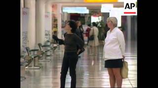 SWITZERLAND: GENEVA: PEOPLE WAIT FOR NEWS OF SWISSAIR CRASH