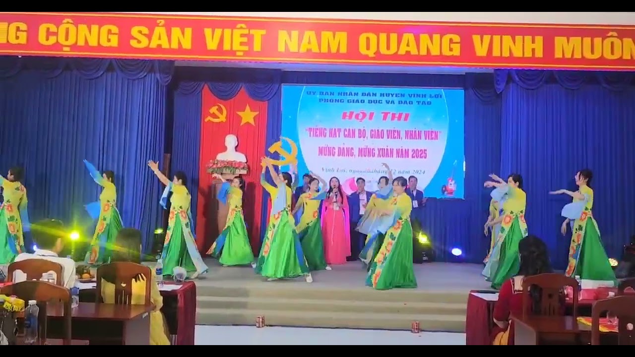 Đảng Đã Cho Ta Mùa Xuân - Bkay tốp ca hát tốp ca múa