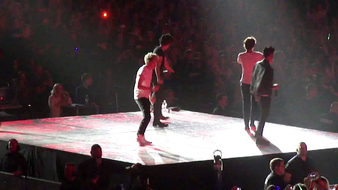 HD | One Direction - Teenage Kicks live in Herning, Denmark