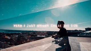 Vignette de la vidéo "Hardwell & Dannic feat. Kelli-Leigh -  Chase The Sun (Official Lyric Video)"