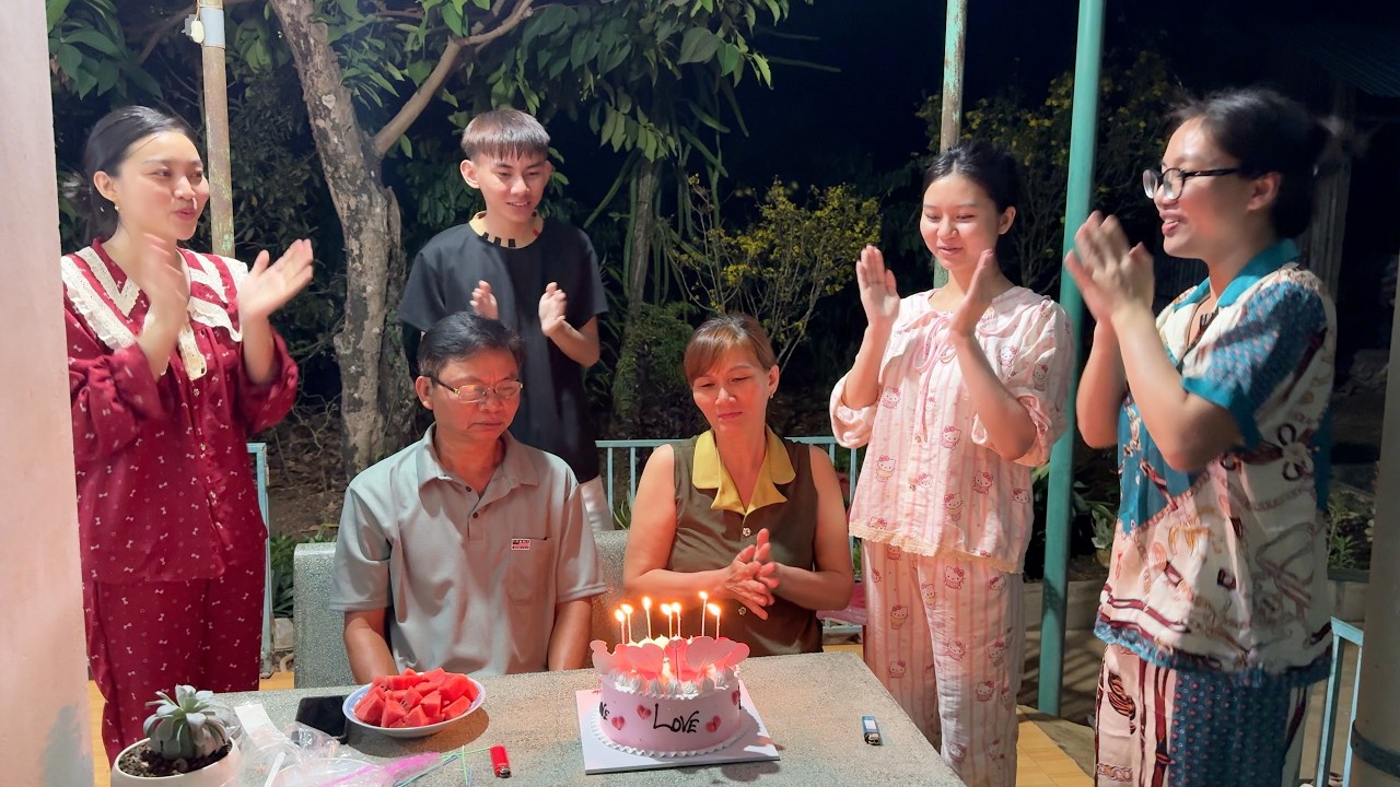 Giao Thừa 2026, Vợ Và Các Em Mừng Sinh Nhật Ba Mẹ Bằng Những Món Quà Ý Nghĩa