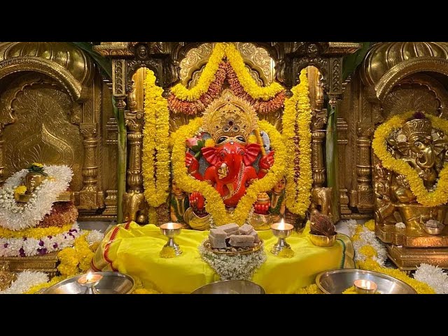 Siddhivinayak Live Darshan Today 16/11/2023| Siddhivinayak Kakad Aarti सिद्धिविनायक मंदिर मुंबई live class=