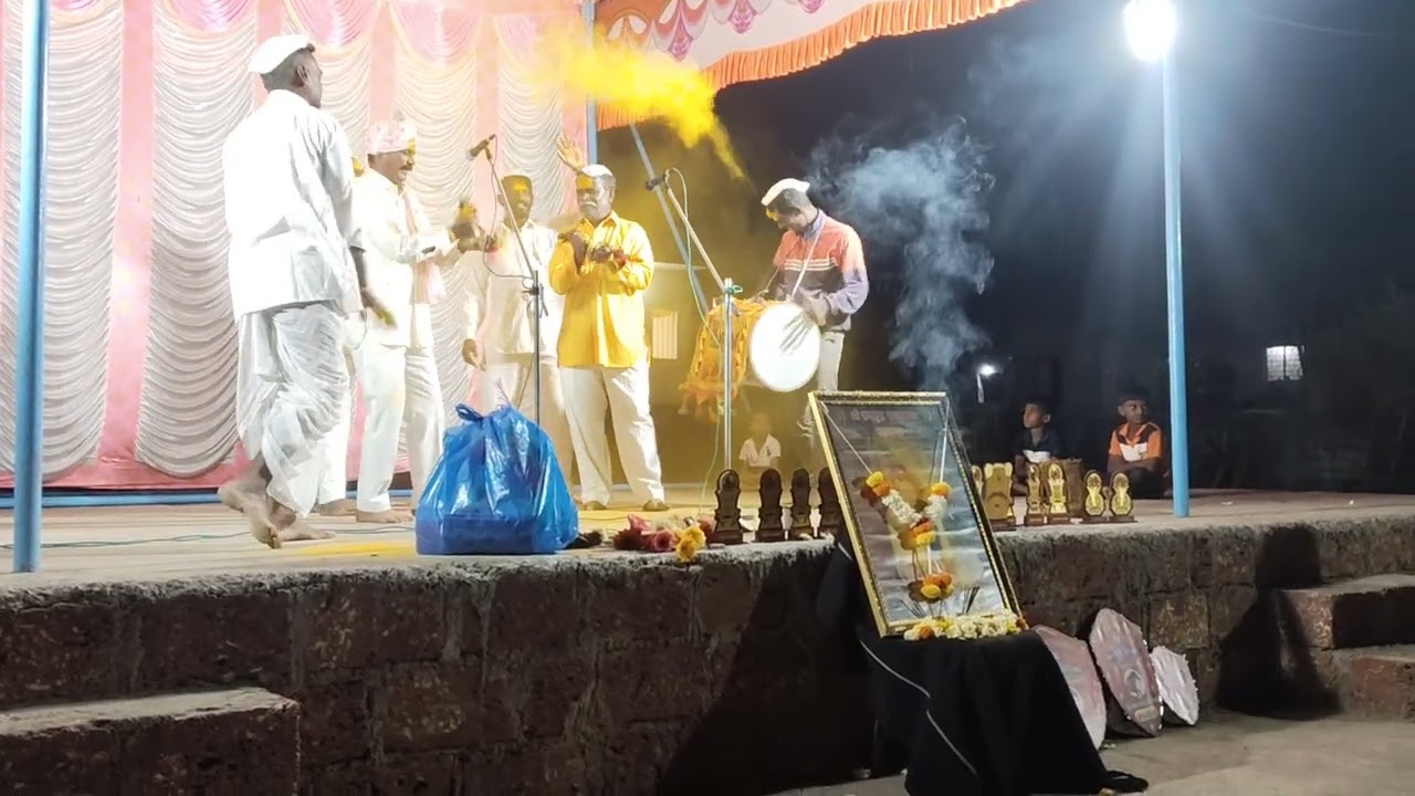 शेंडुर मैदान स्टेज गीत करताना शाहीर तानाजी रानगे व शाहिर धुळाप्पा रानगे नागाव