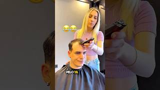 Este tipo se cortó su propio cabello