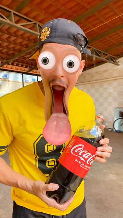 Uma cocacola dentro da cocacola 😂🤣😂🤣 #funny #shorts