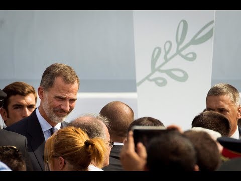 Barcelona acoge a Felipe VI al grito de "Viva el Rey"