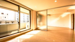 【シンプルなお部屋】赤坂の高級住宅街に佇む高級マンション。スポットライトのついたシンプルなデザインのお部屋。「パークハビオ赤坂氷川町」